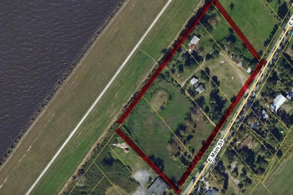 1977 E Main Street, Pahokee FL 33476