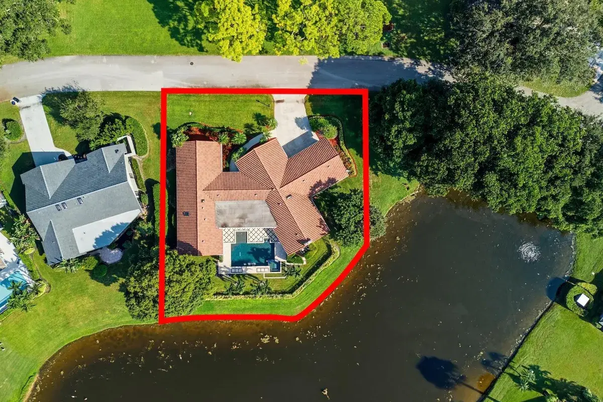 1013 SHADY LAKES Circle, Palm Beach Gardens FL 33418