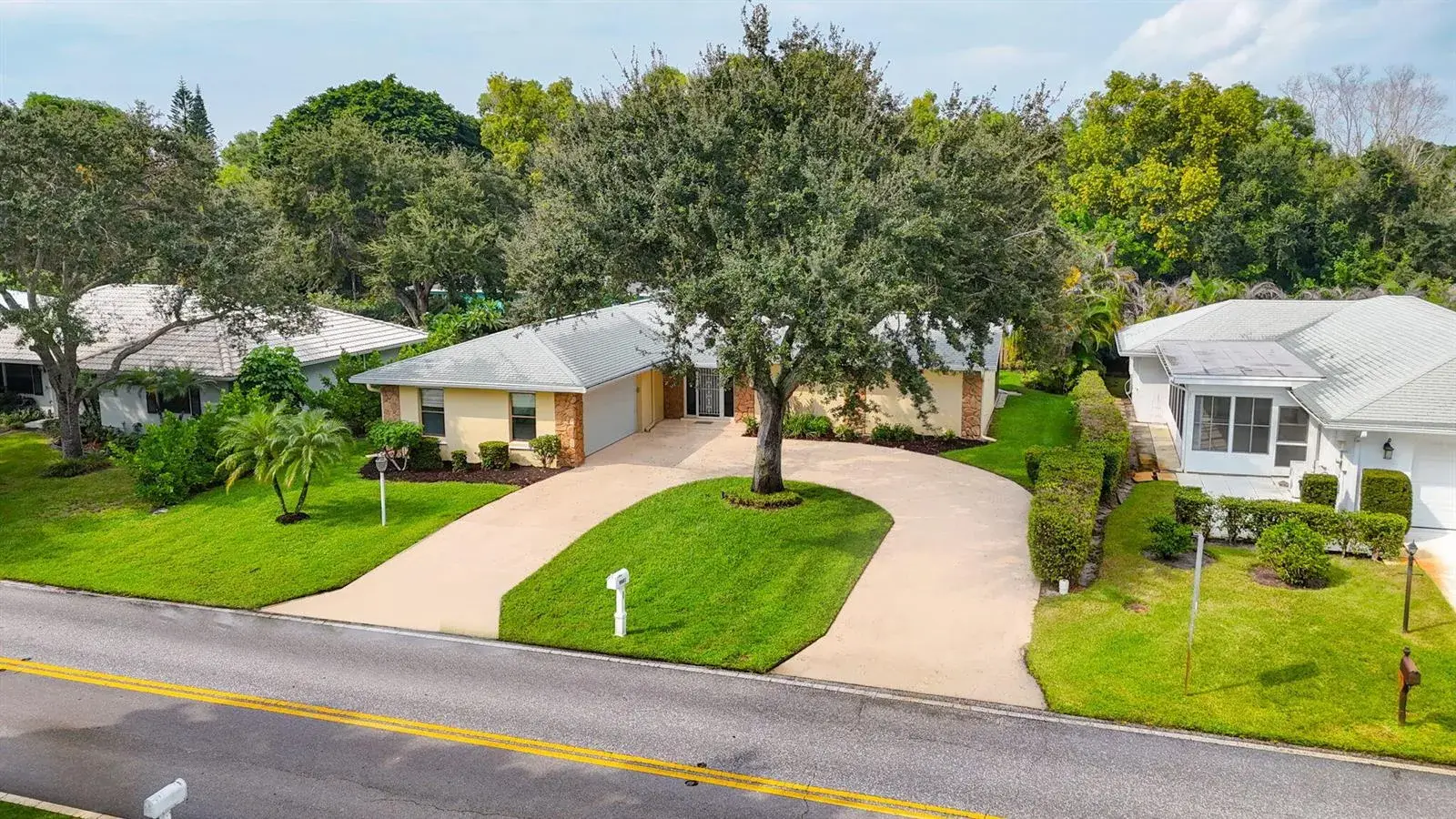 9881 SE LITTLE CLUB Way N, Jupiter FL 33469