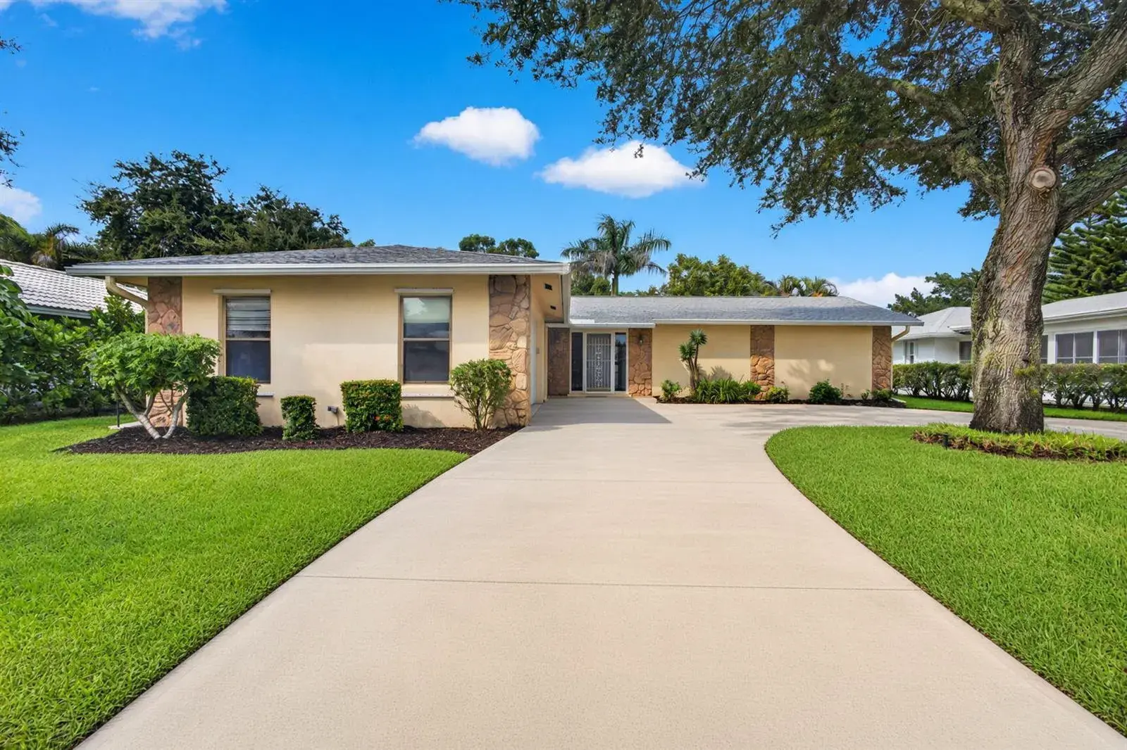 9881 SE LITTLE CLUB Way N, Jupiter FL 33469