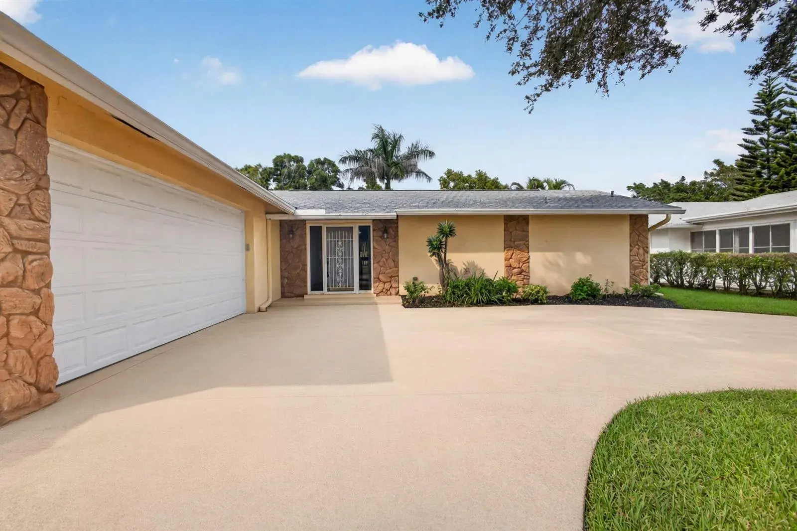 9881 SE LITTLE CLUB Way N, Jupiter FL 33469