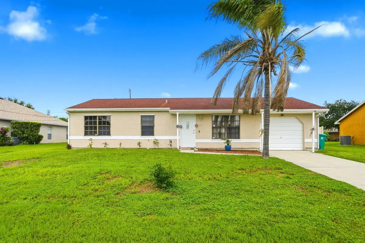 621 SW Stillman Avenue, Port St. Lucie FL 34953