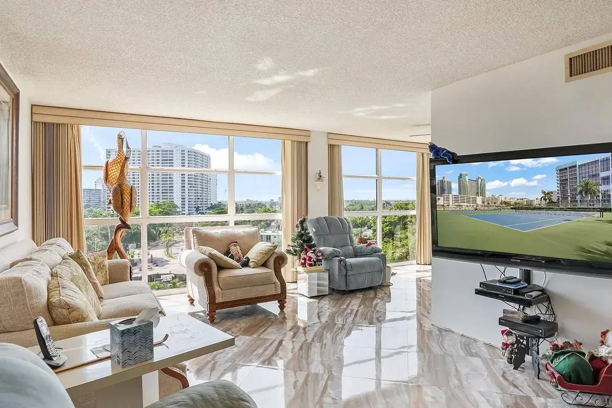 600 PARKVIEW Drive # 703, Hallandale Beach FL 33009