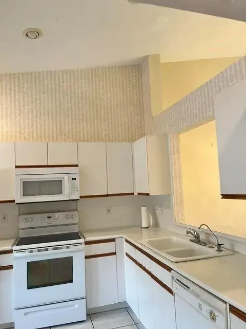 5952 Regal Glen Drive # 203, Boynton Beach FL 33437
