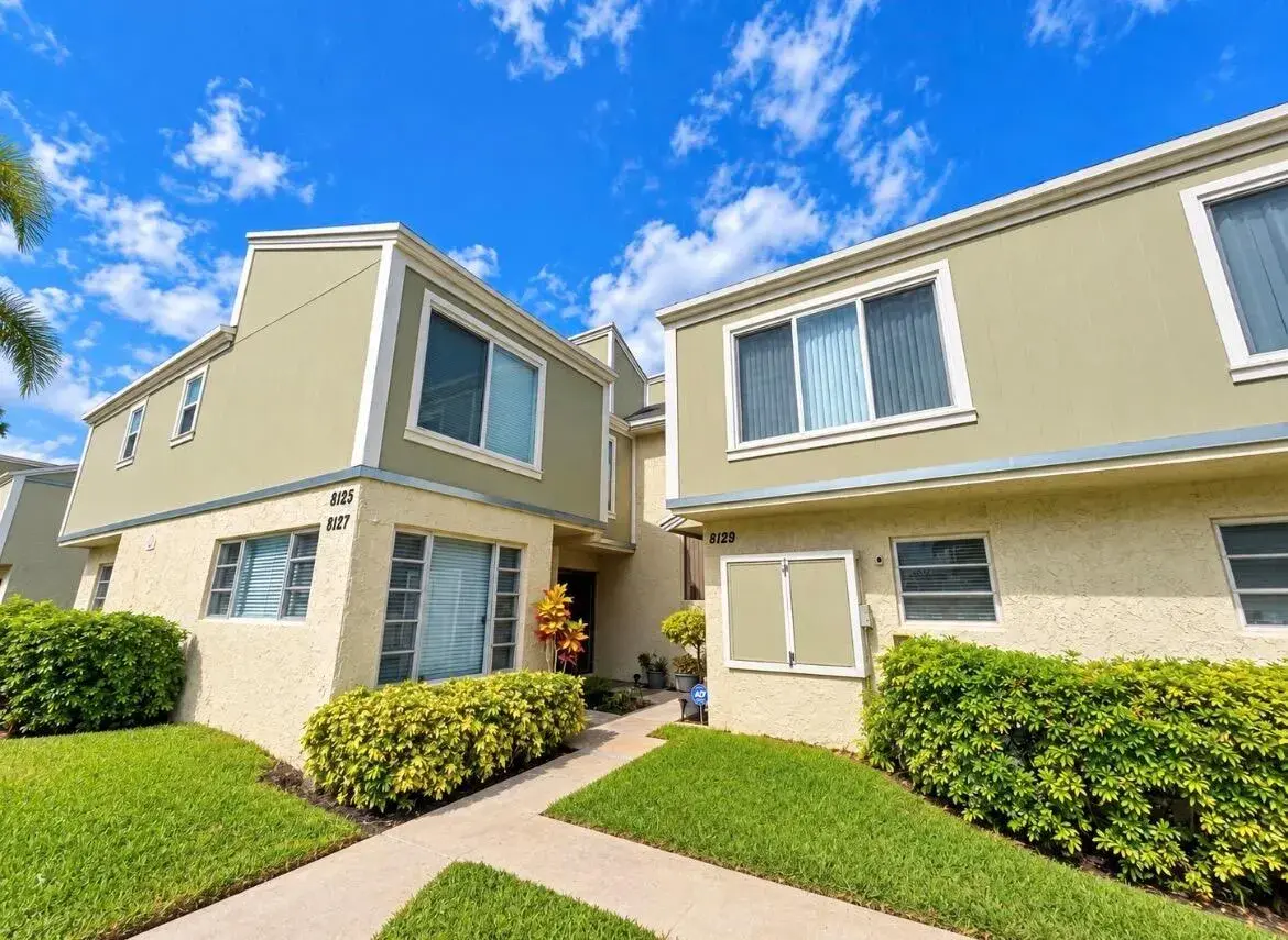 8125 LAGOS DE CAMPO Boulevard # 1, Tamarac FL 33321