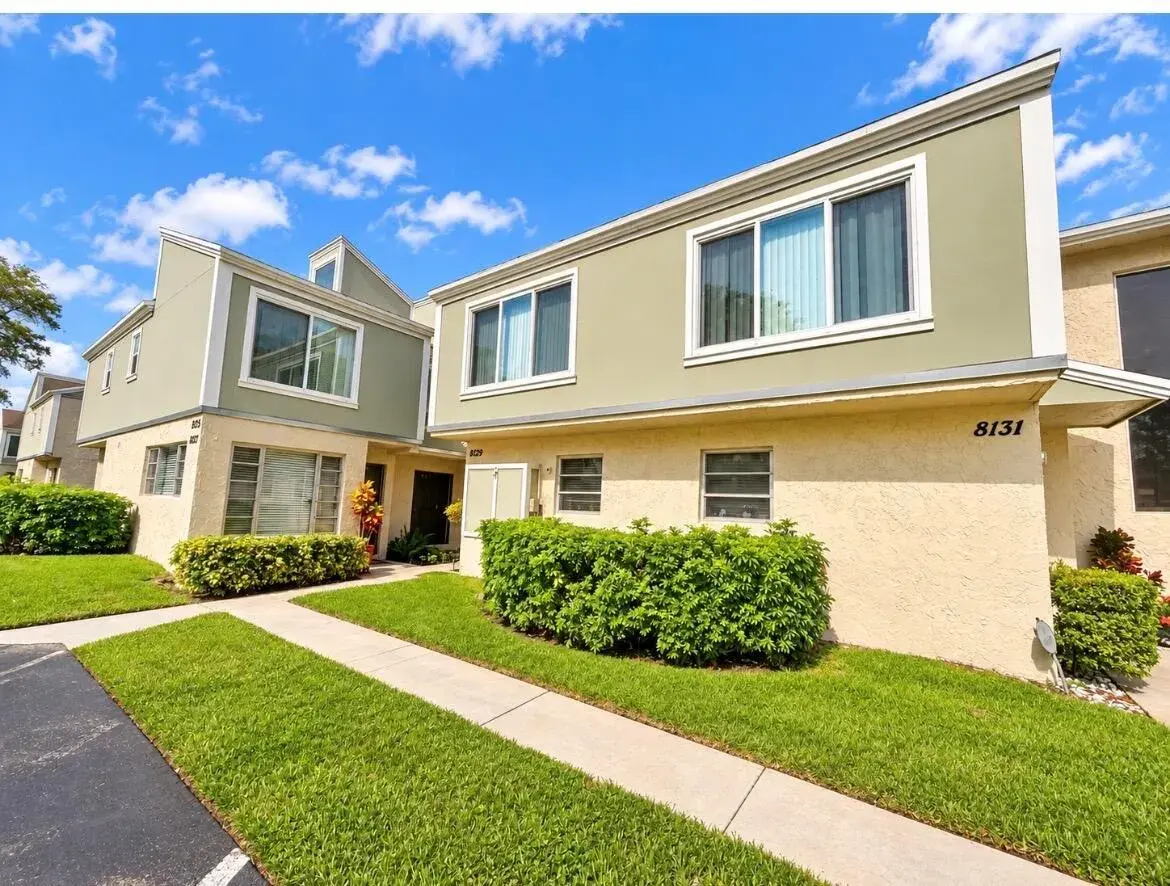 8125 LAGOS DE CAMPO Boulevard # 1, Tamarac FL 33321