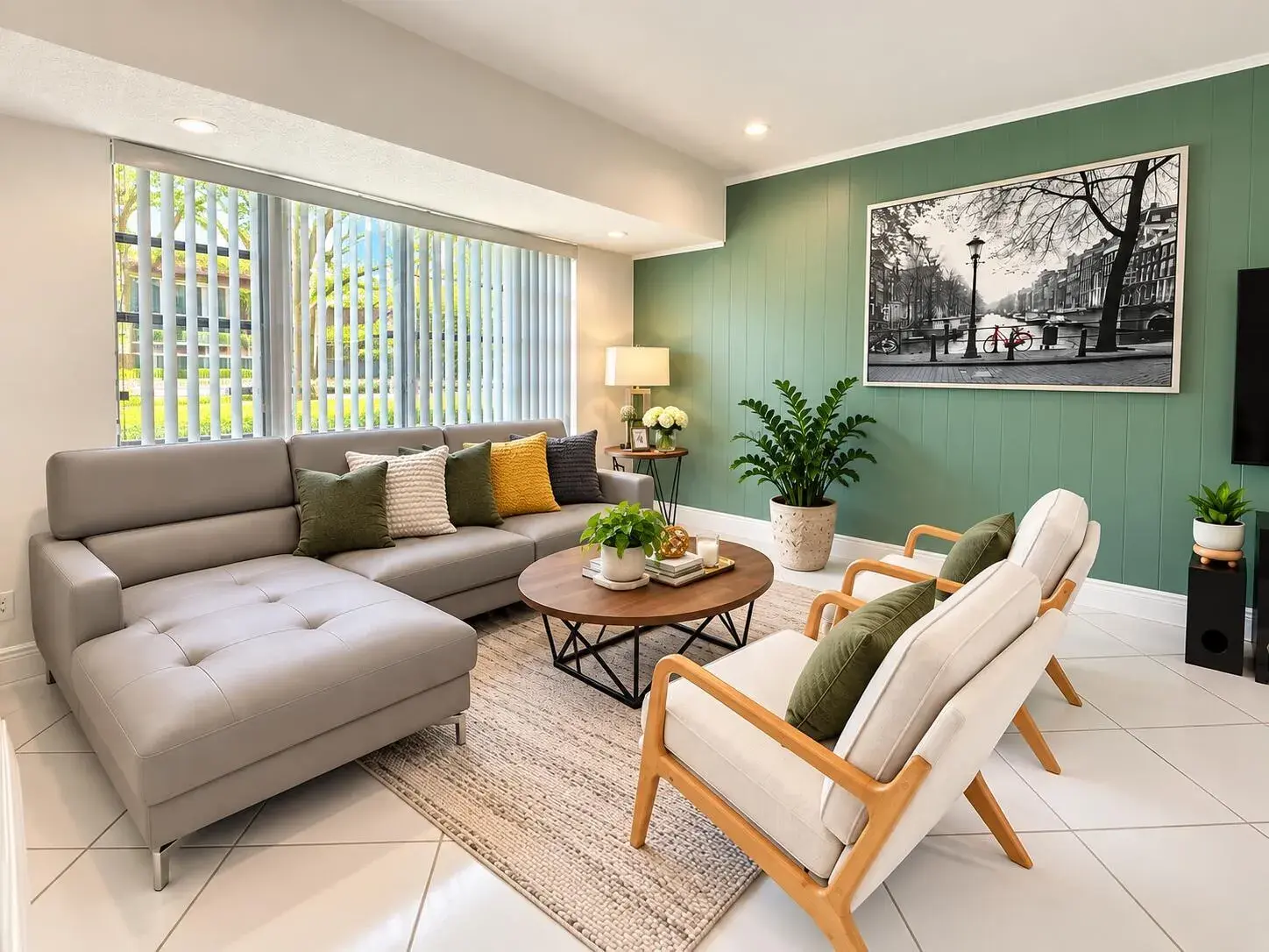 8125 LAGOS DE CAMPO Boulevard # 1, Tamarac FL 33321
