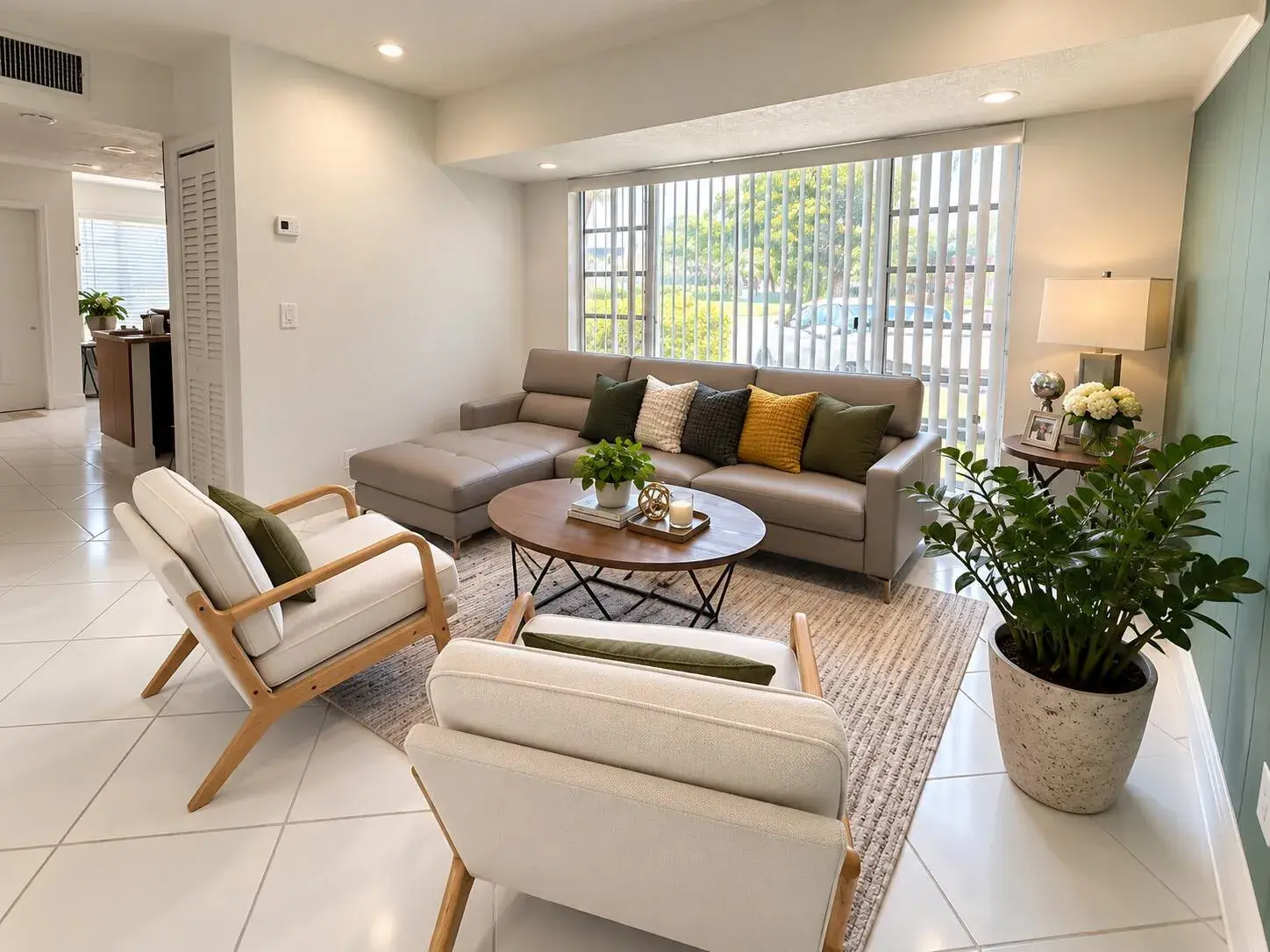 8125 LAGOS DE CAMPO Boulevard # 1, Tamarac FL 33321