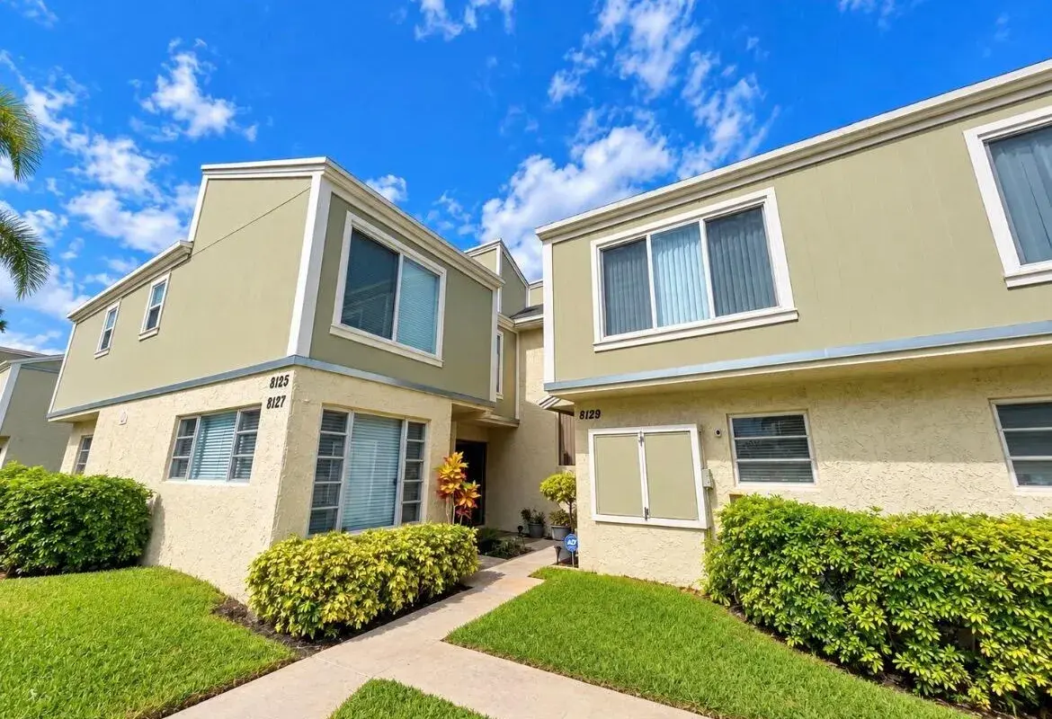 8125 LAGOS DE CAMPO Boulevard # 1, Tamarac FL 33321