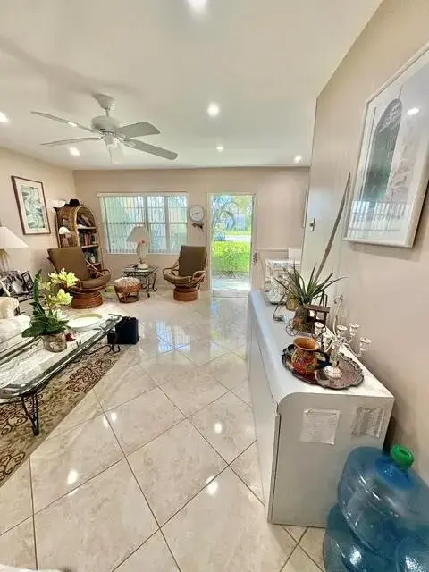 49 Norwich C, West Palm Beach FL 33417