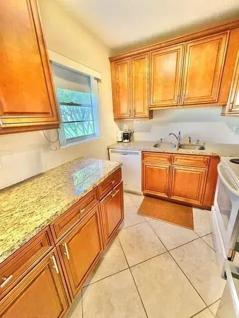 49 Norwich C, West Palm Beach FL 33417