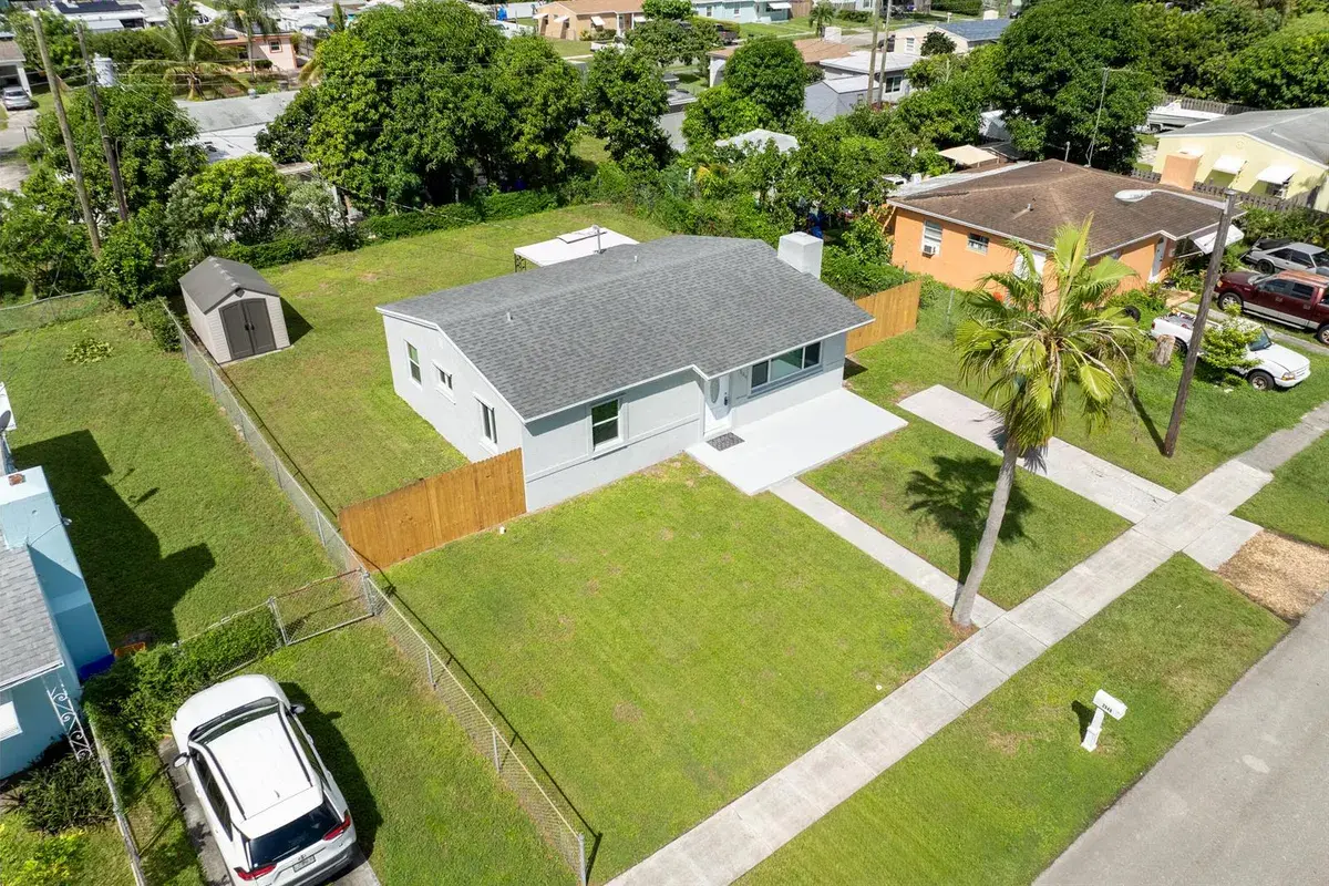 2349 Par Road, West Palm Beach FL 33409