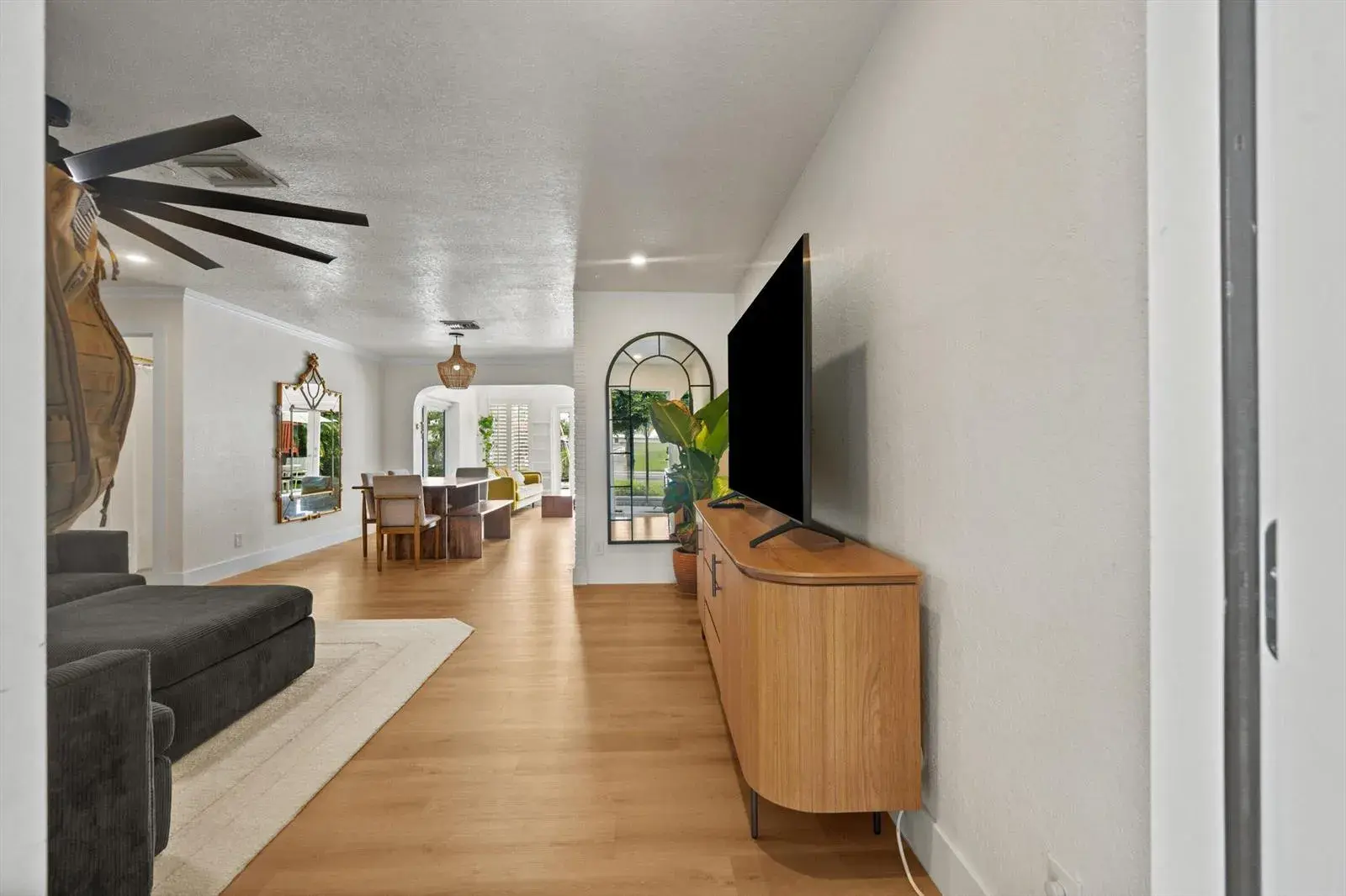 160 SE 9TH Street, Pompano Beach FL 33060