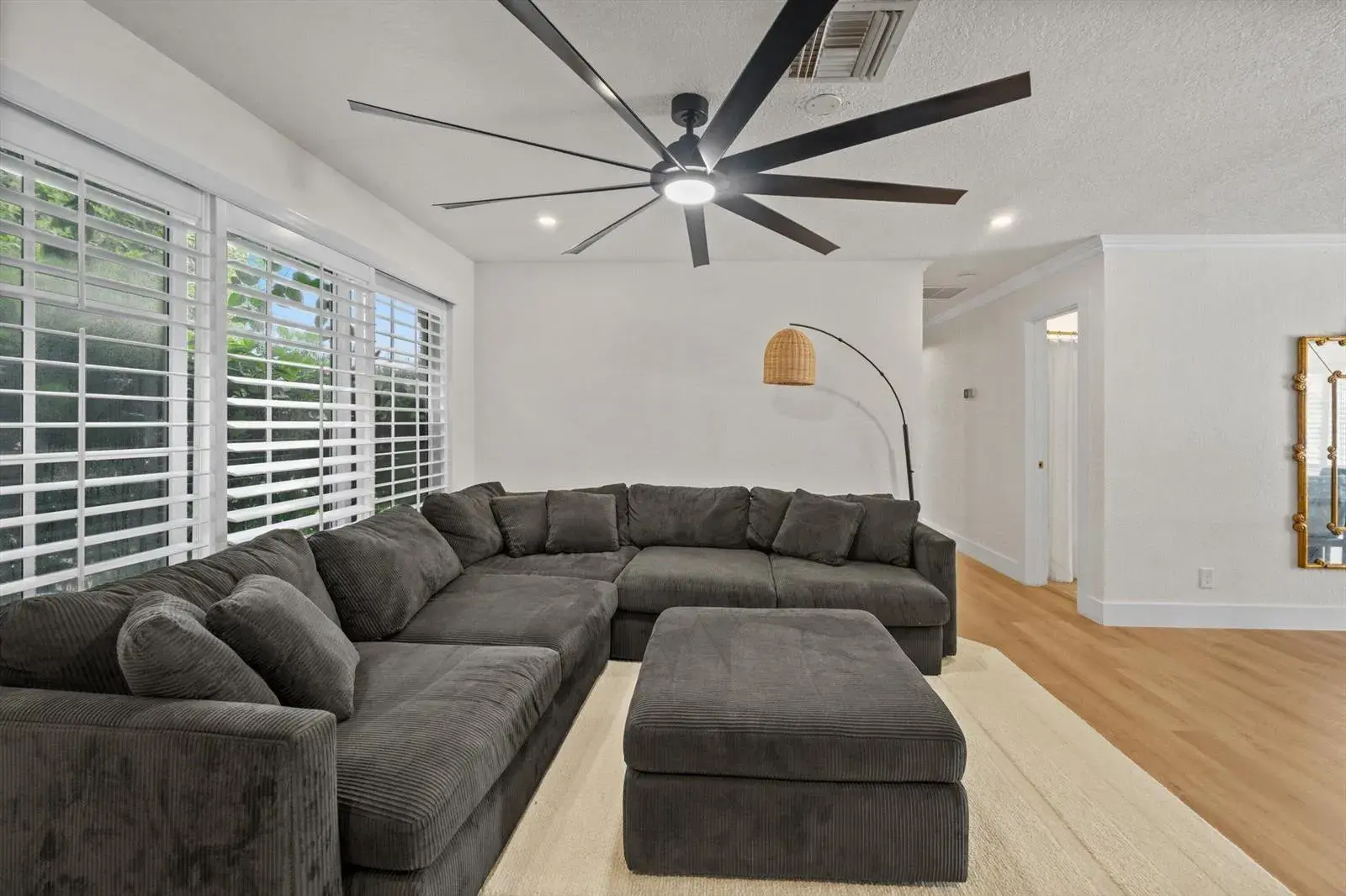 160 SE 9TH Street, Pompano Beach FL 33060