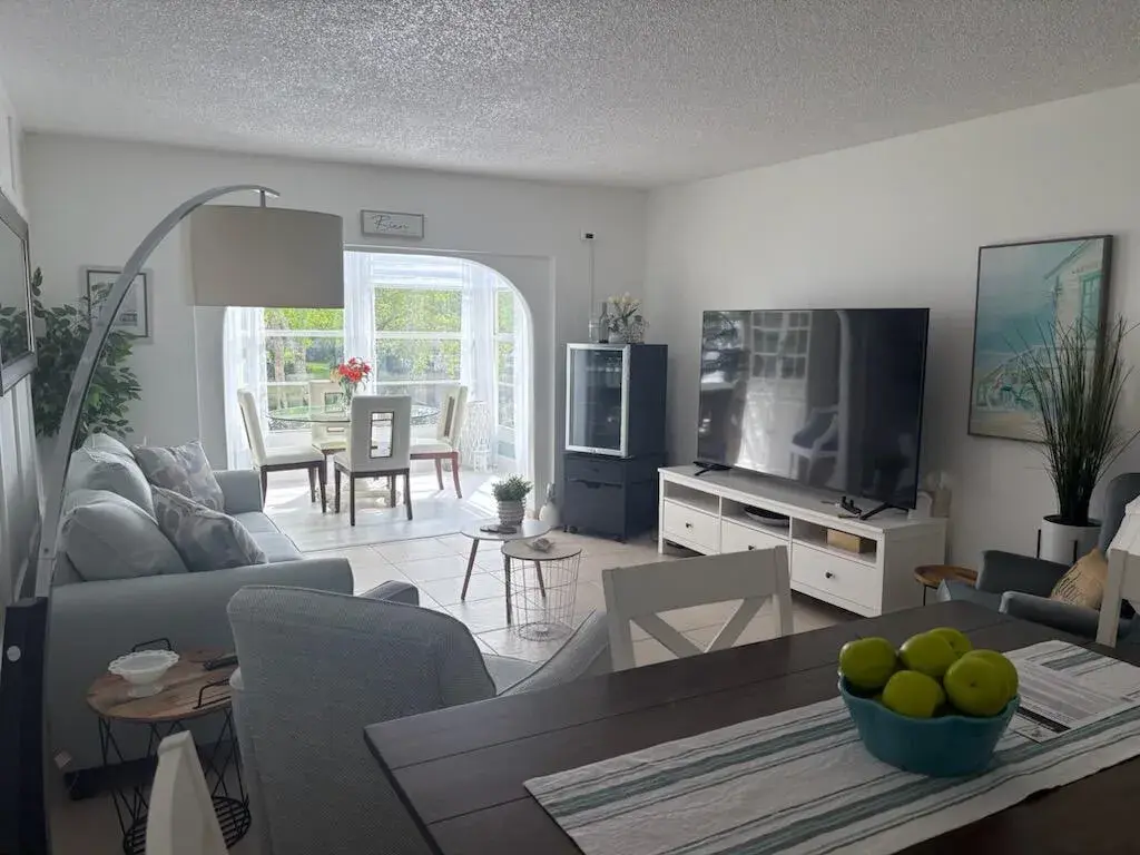 3430 NW 52ND Avenue # 204, Lauderdale Lakes FL 33319