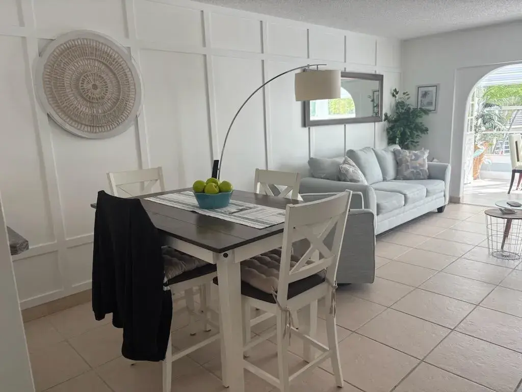 3430 NW 52ND Avenue # 204, Lauderdale Lakes FL 33319
