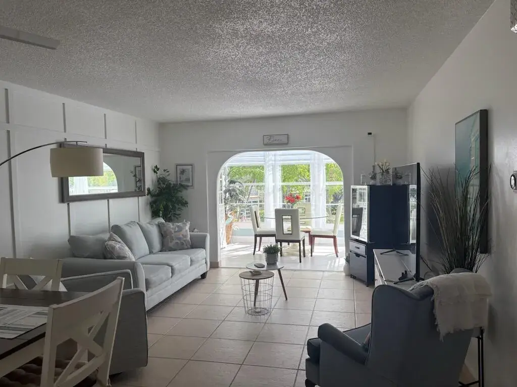 3430 NW 52ND Avenue # 204, Lauderdale Lakes FL 33319