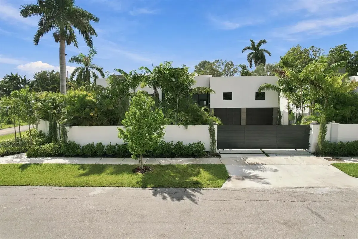 110 NE 16TH Place, Fort Lauderdale FL 33305