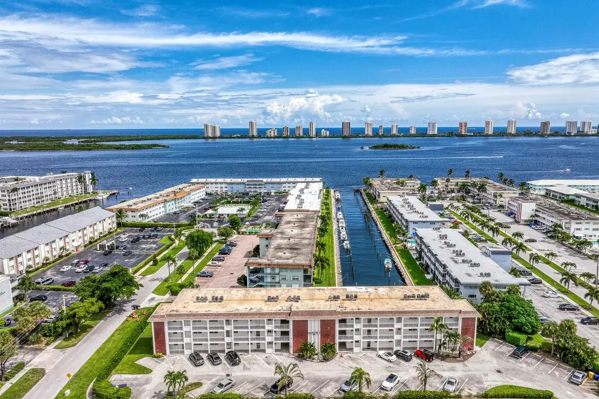 236 Castlewood Drive # 205, North Palm Beach FL 33408