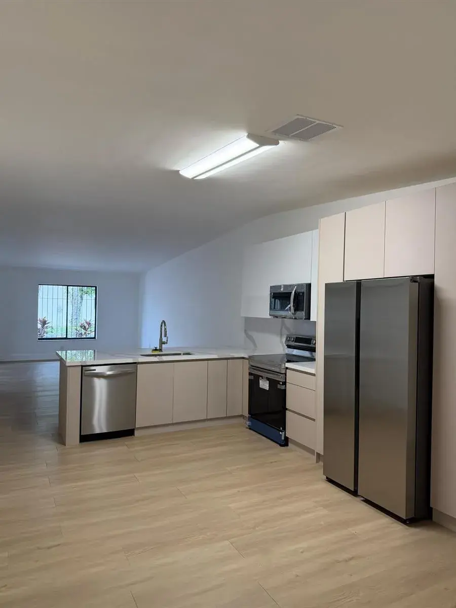 6480 NW 191ST, Hialeah FL 33015
