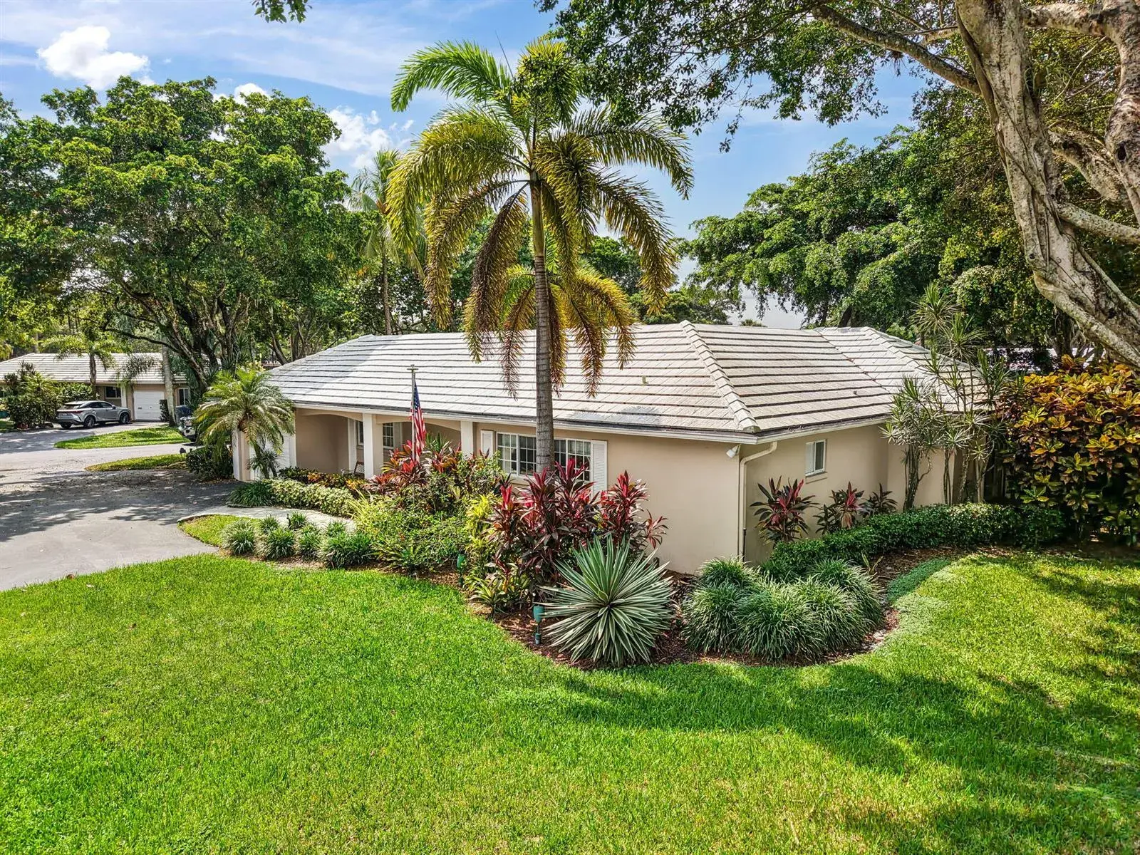 3745 OAKS CLUBHOUSE Drive # 8, Pompano Beach FL 33069