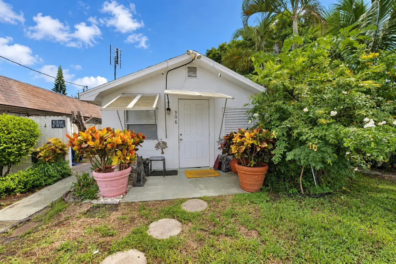 906 S J Street, FL 33460