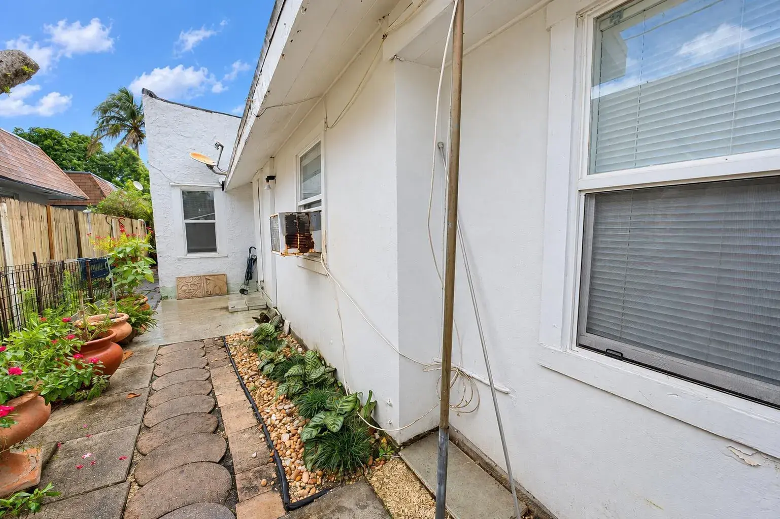 906 S J Street, FL 33460