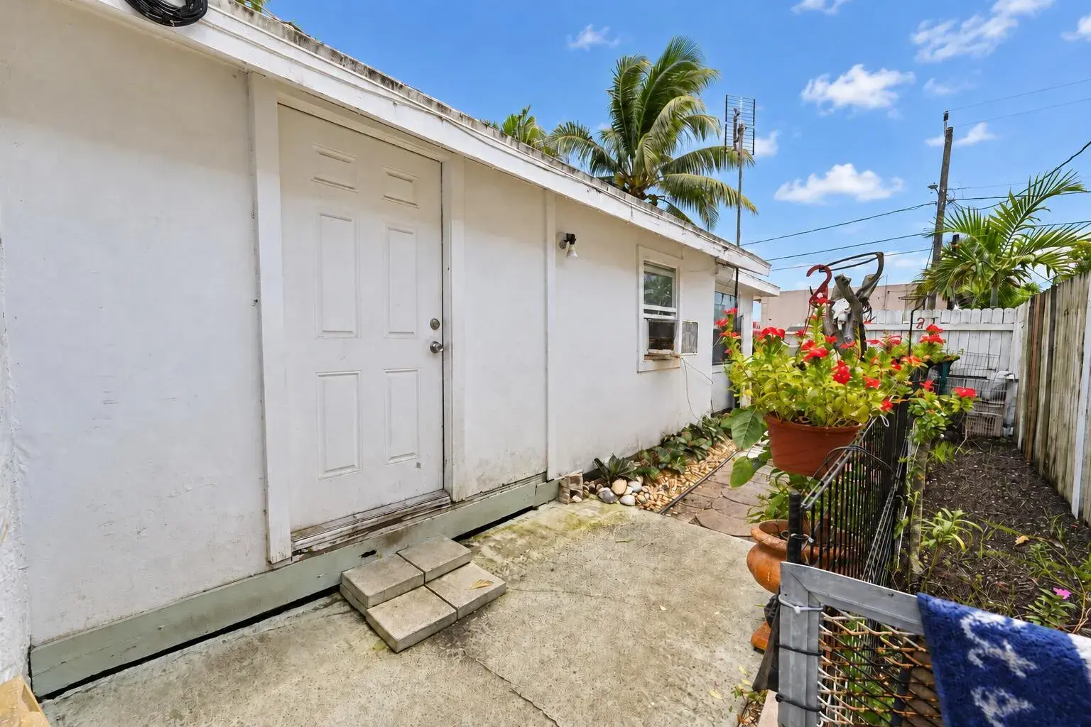 906 S J Street, FL 33460