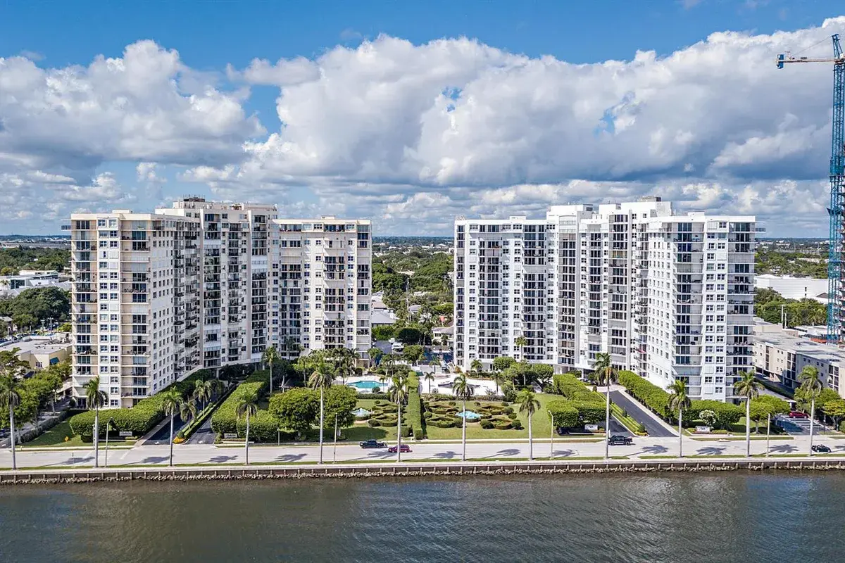 1801 S FLAGLER Drive # 1411, West Palm Beach FL 33401
