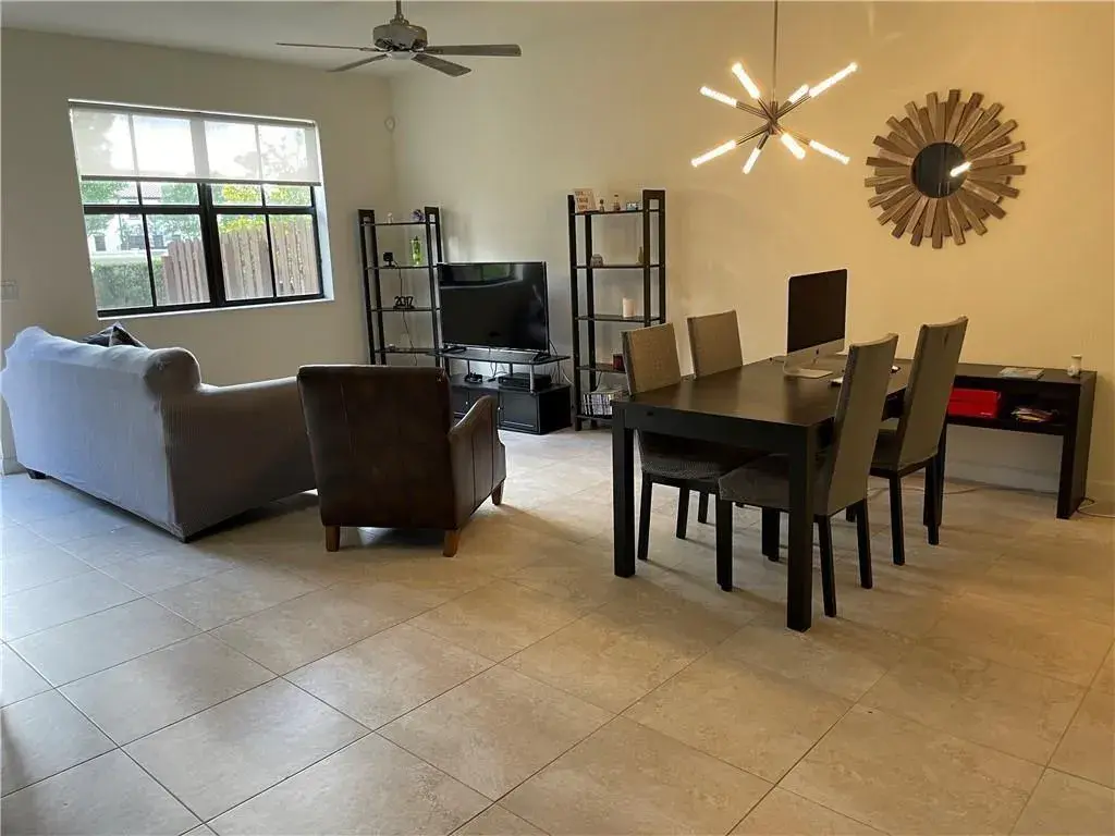 12190 VILLAGE Place, Davie FL 33325
