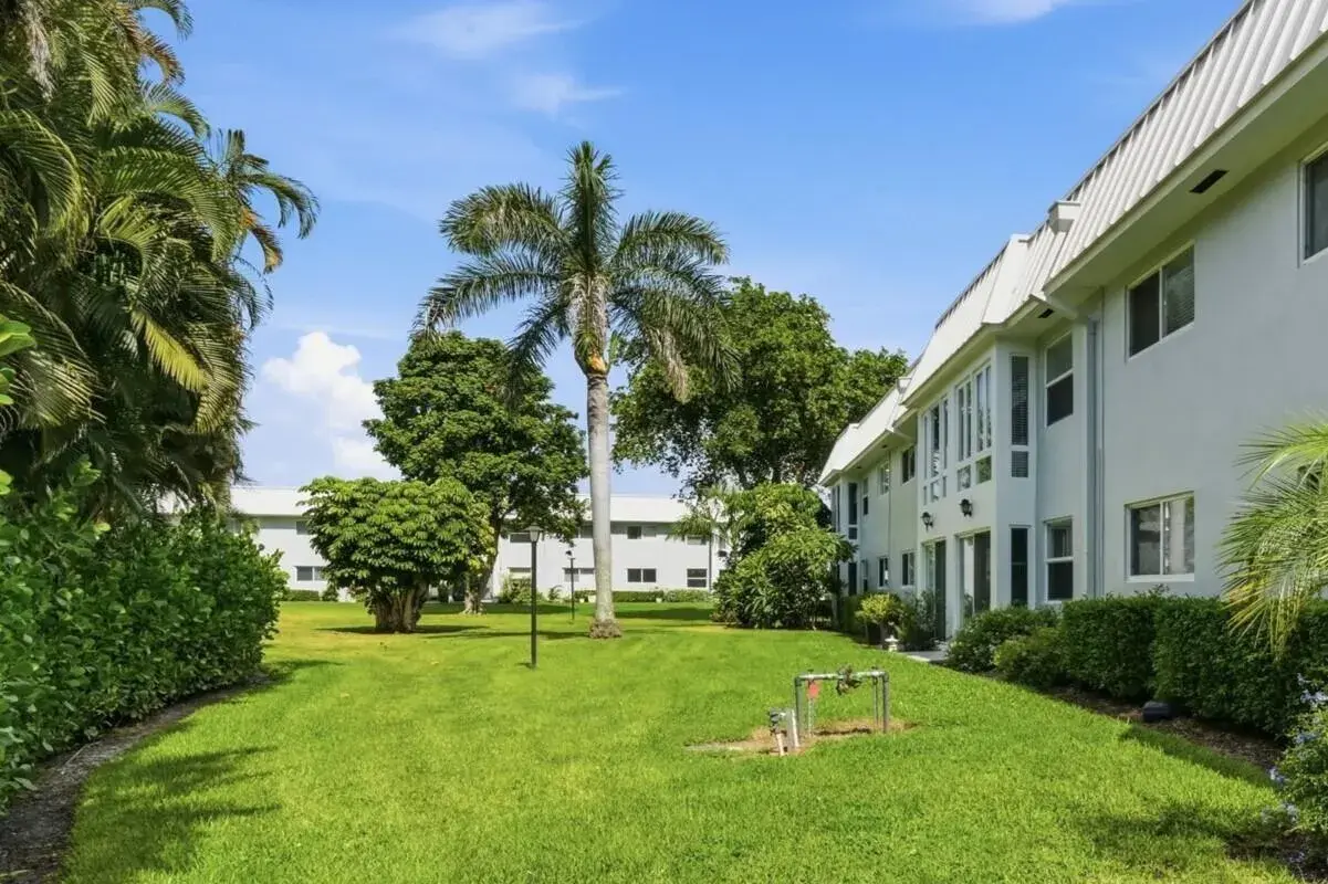 20 COLONIAL CLUB Drive # 202, Boynton Beach FL 33435
