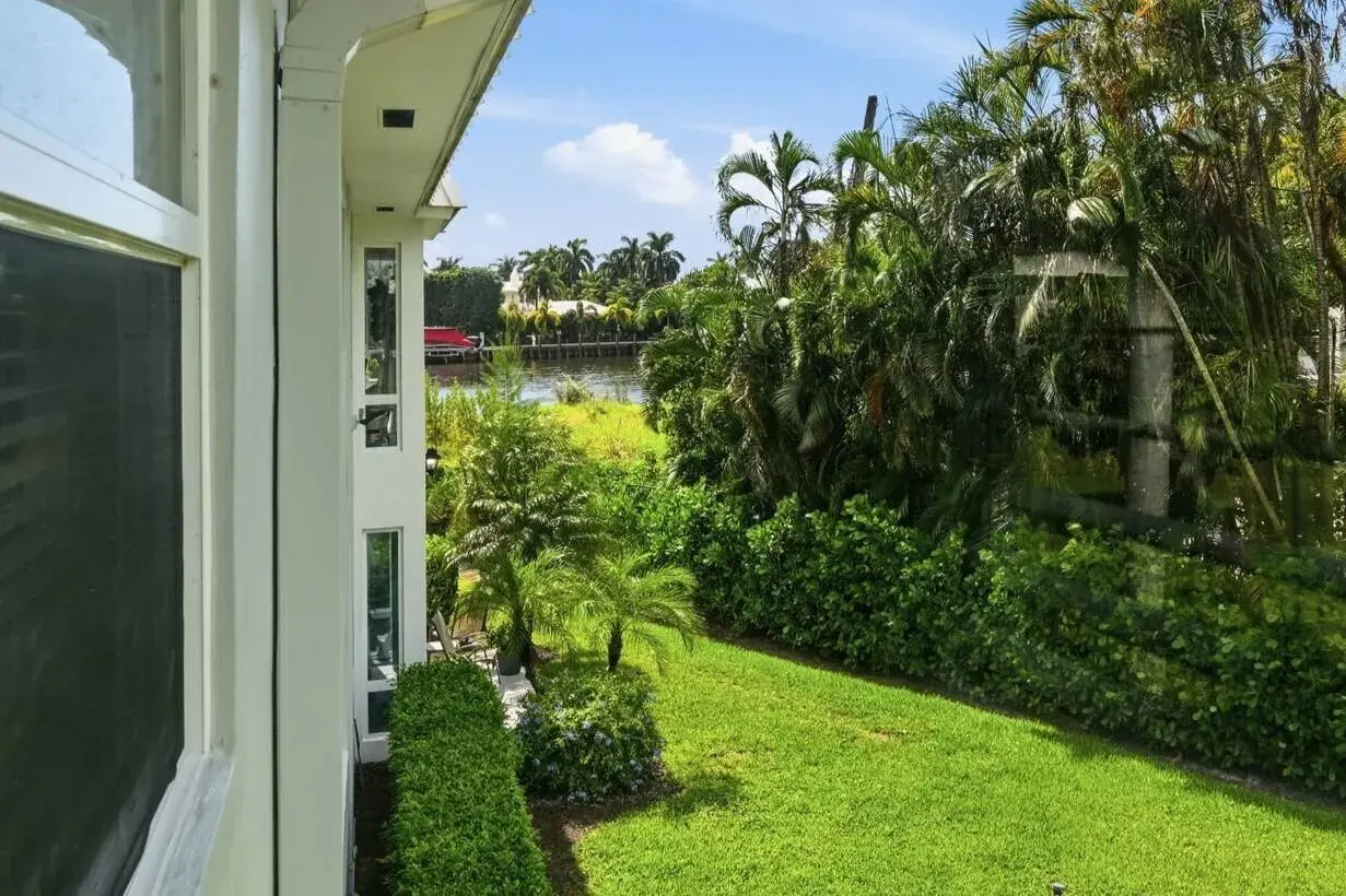 20 COLONIAL CLUB Drive # 202, Boynton Beach FL 33435