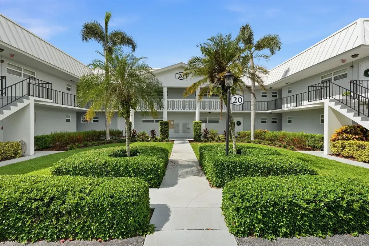 20 COLONIAL CLUB Drive # 202, Boynton Beach FL 33435
