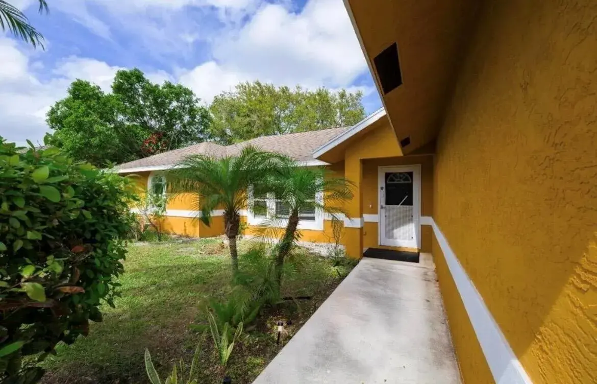 353 NW FERRIS Drive, Port St. Lucie FL 34983