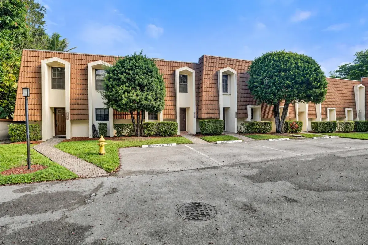 11575 NW 2ND, Plantation FL 33325
