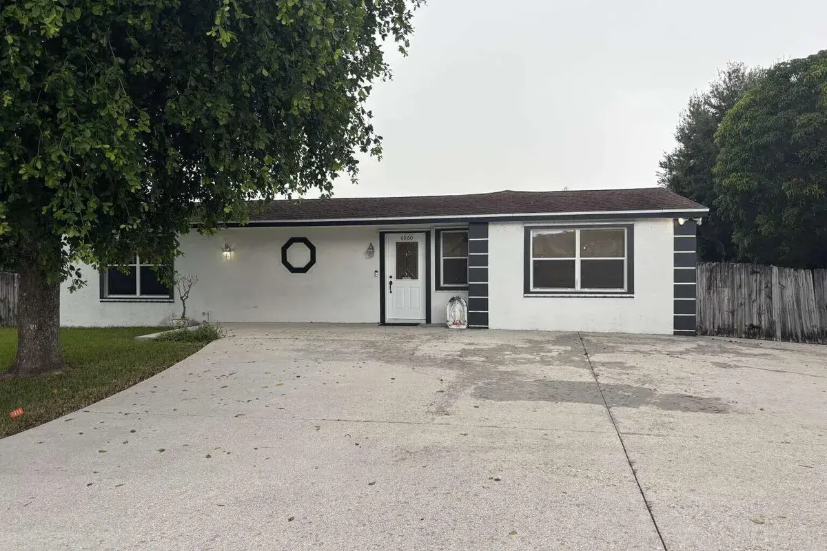 6860 Venetian Drive, Lake Worth FL 33462
