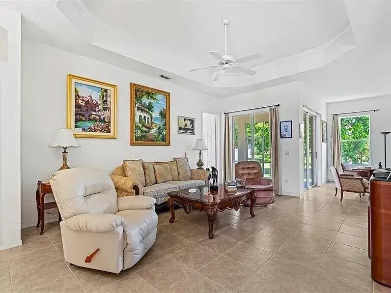 386 SW Donna Terrace, Port St. Lucie FL 34984