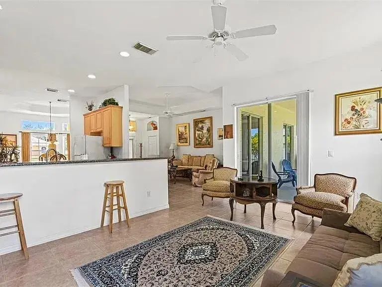 386 SW Donna Terrace, Port St. Lucie FL 34984