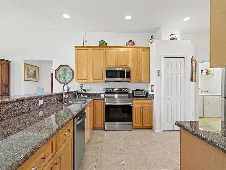386 SW Donna Terrace, Port St. Lucie FL 34984