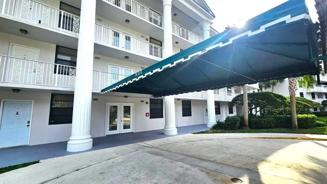 3630 WHITEHALL Drive # 303, West Palm Beach FL 33401