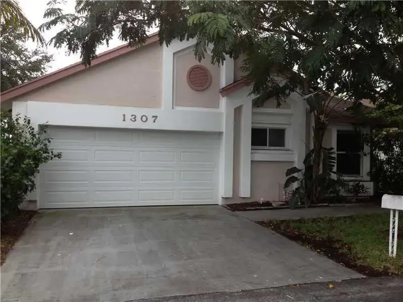 1307 E Glen Oak Road, North Lauderdale FL 33068