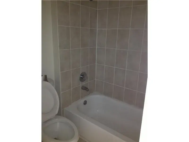 1307 E Glen Oak Road, North Lauderdale FL 33068