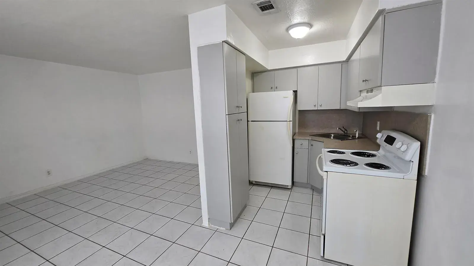 2501 PIERCE Street # 15, Hollywood FL 33020