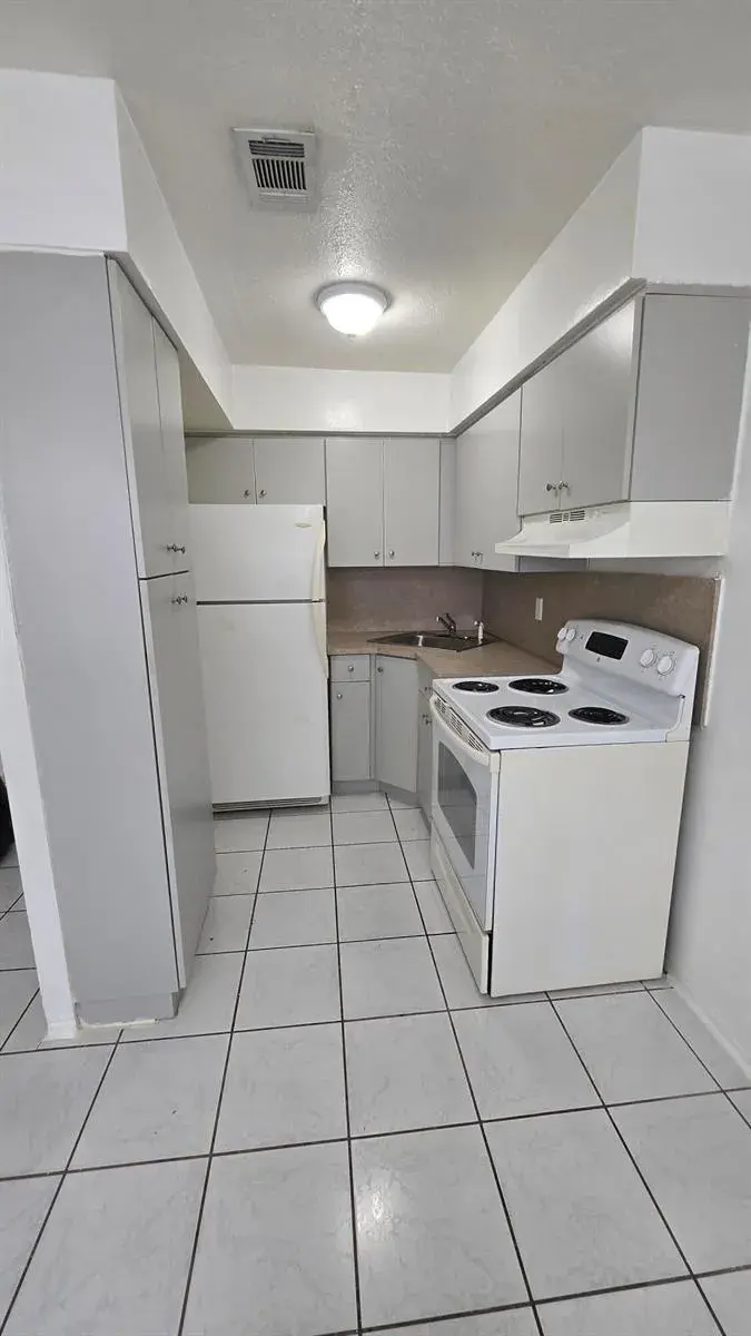 2501 PIERCE Street # 15, Hollywood FL 33020