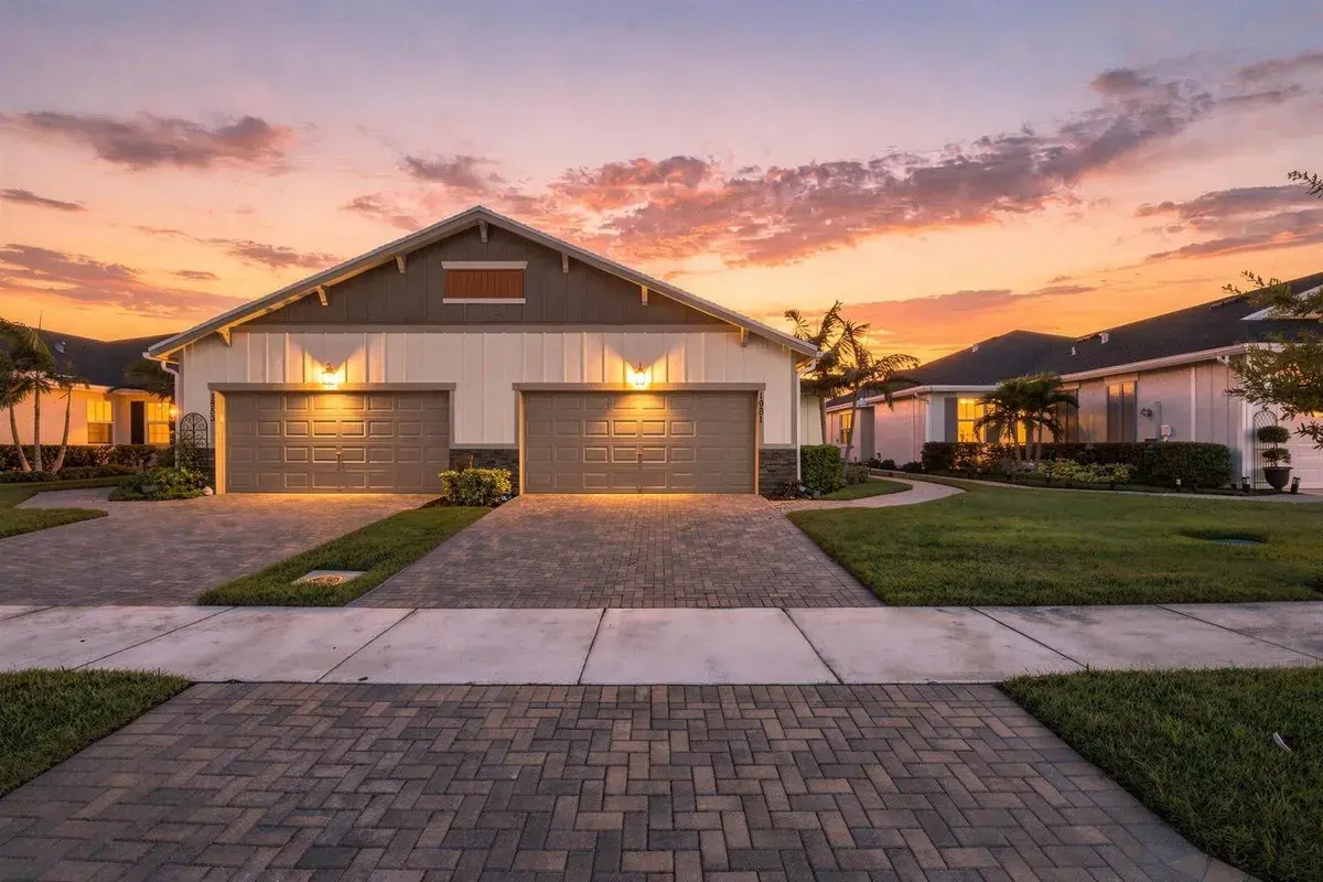 1961 SE Crosswood Way, Port St. Lucie FL 34984