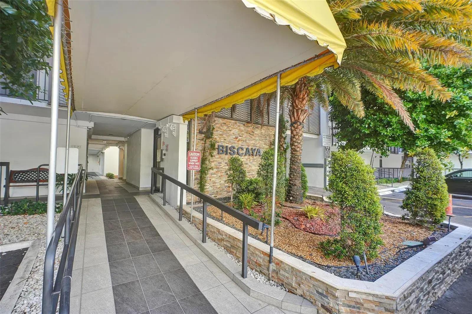20400 W COUNTRY CLUB Drive # 118, Aventura FL 33180
