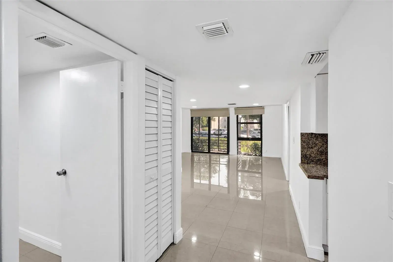 20400 W COUNTRY CLUB Drive # 118, Aventura FL 33180
