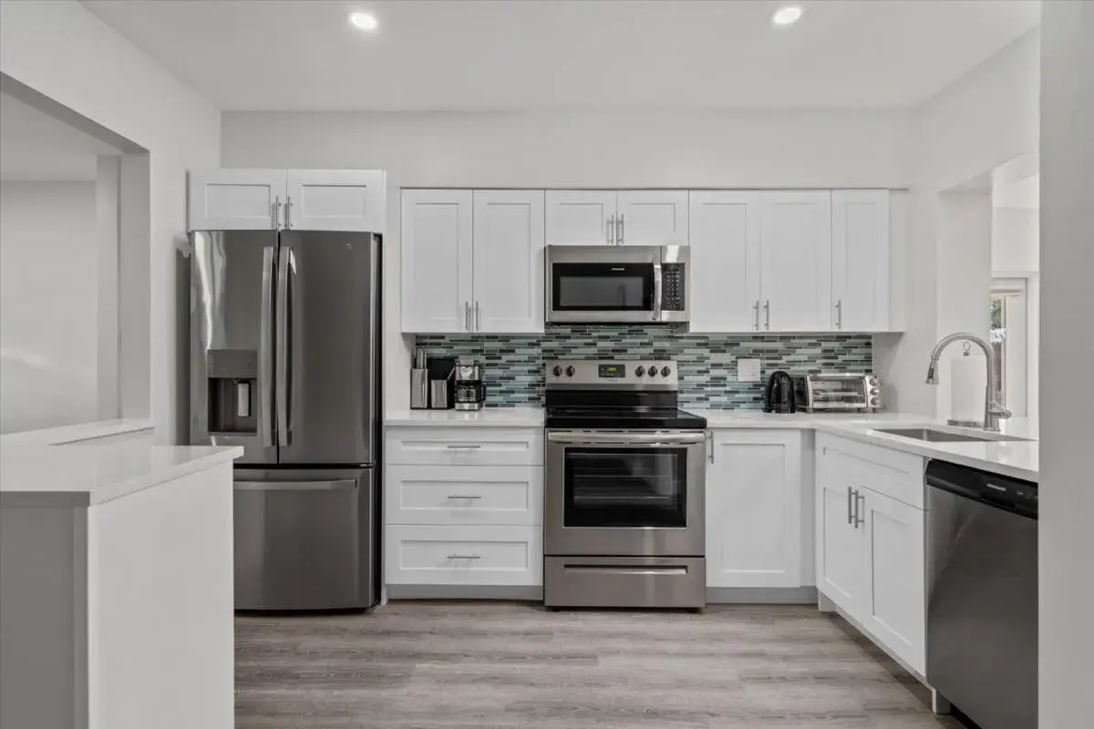 3721 NE 16th Terrace, Oakland Park FL 33334