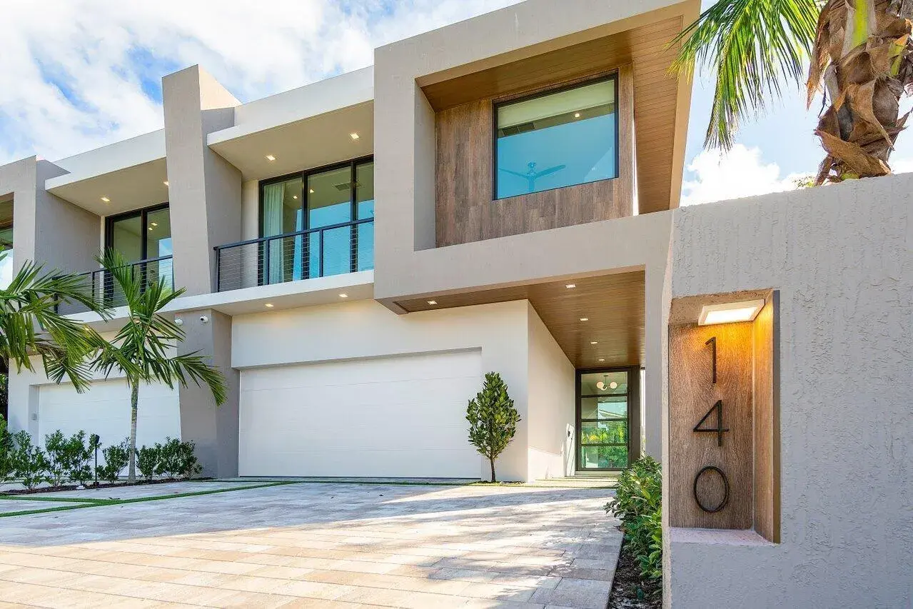 140 NE WAVECREST Way, Boca Raton FL 33432