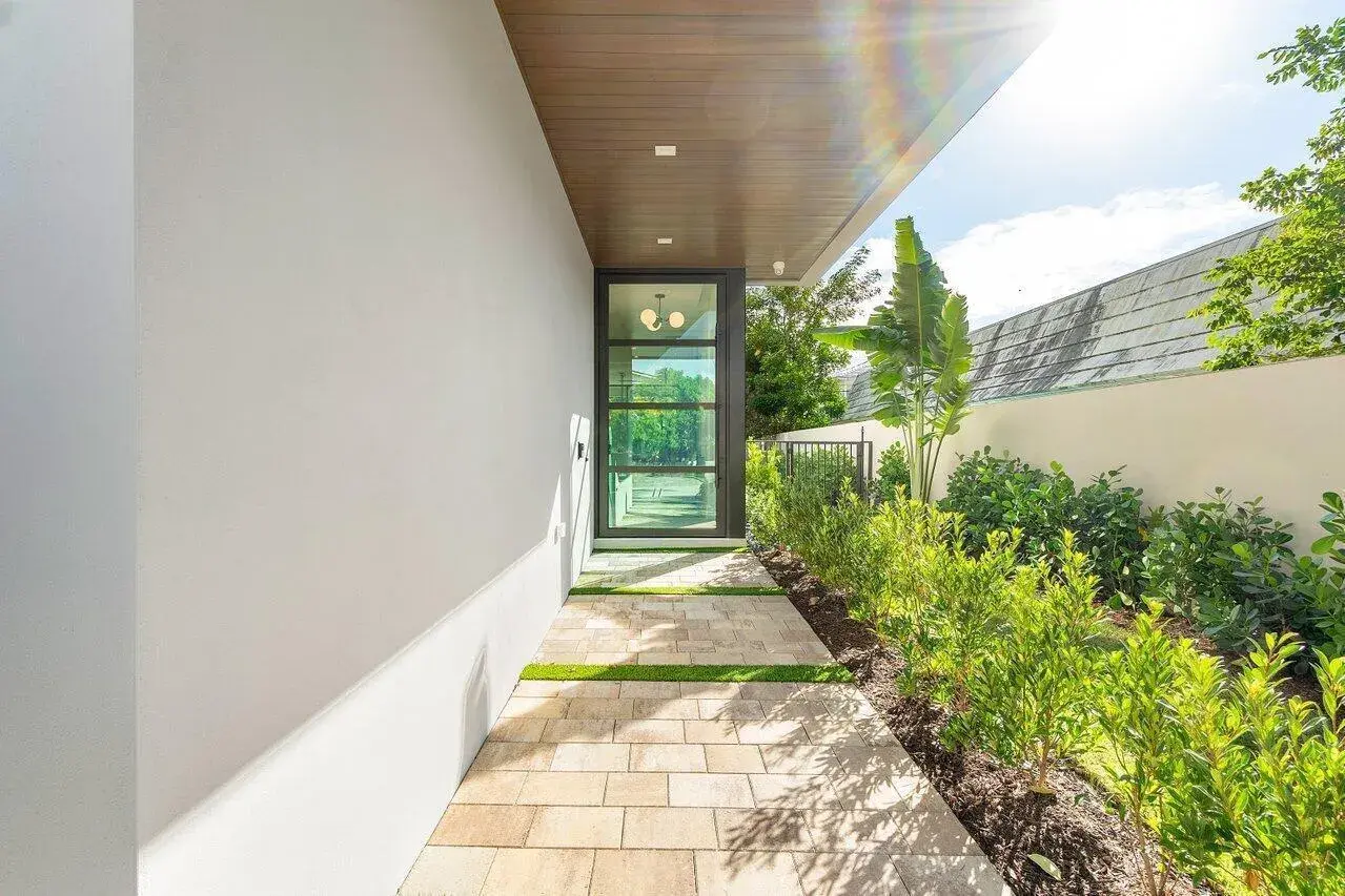 140 NE WAVECREST Way, Boca Raton FL 33432